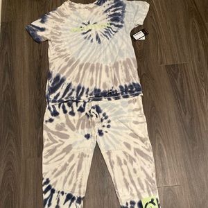 Peloton Joggers with matching t-shirt Size M